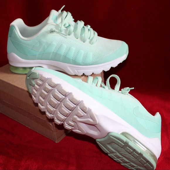 Nike Shoes - Nike air max